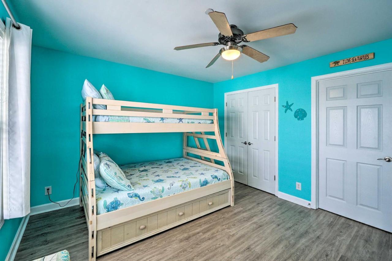 Ocean-View Oak Island Condo, 1 Block To Beach! المظهر الخارجي الصورة