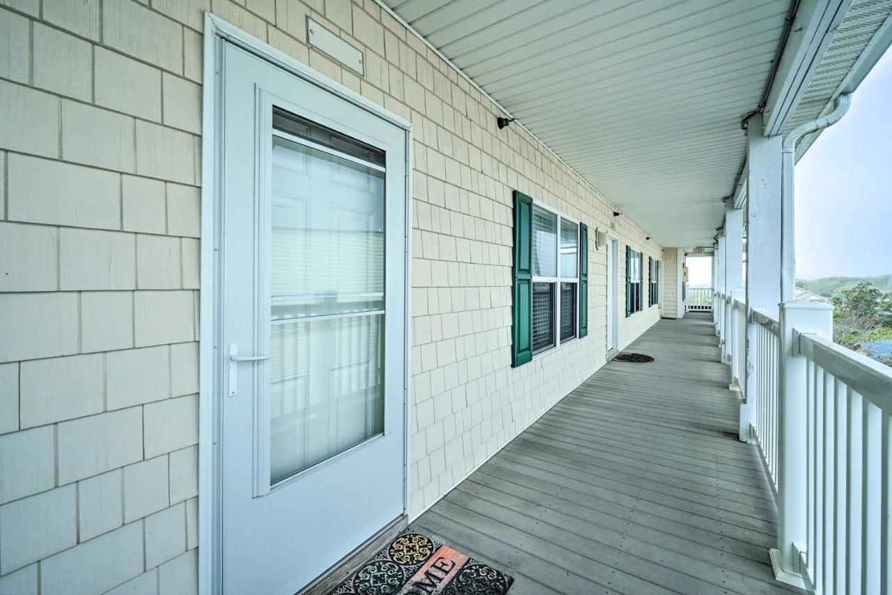 Ocean-View Oak Island Condo, 1 Block To Beach! المظهر الخارجي الصورة