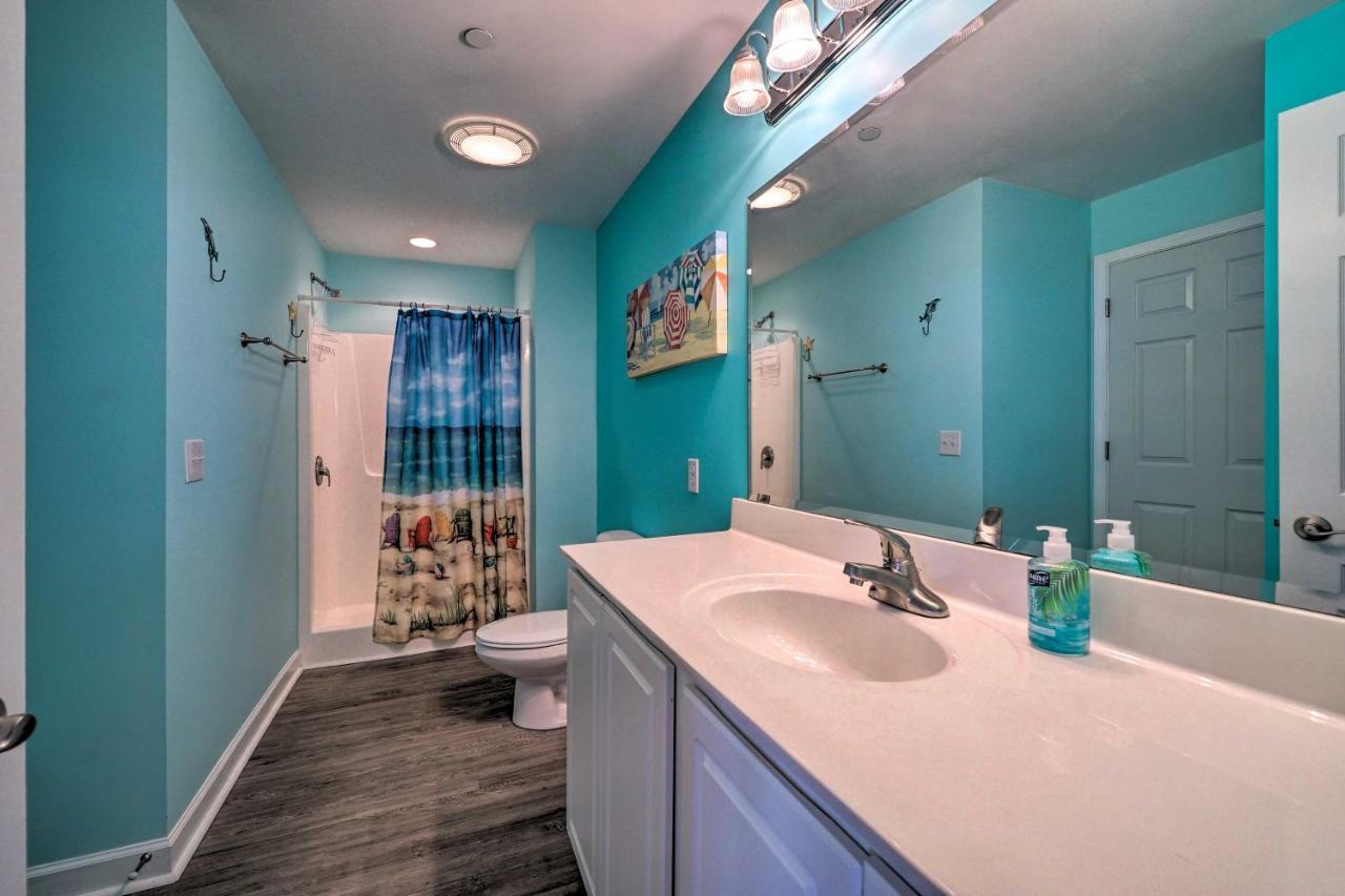 Ocean-View Oak Island Condo, 1 Block To Beach! المظهر الخارجي الصورة
