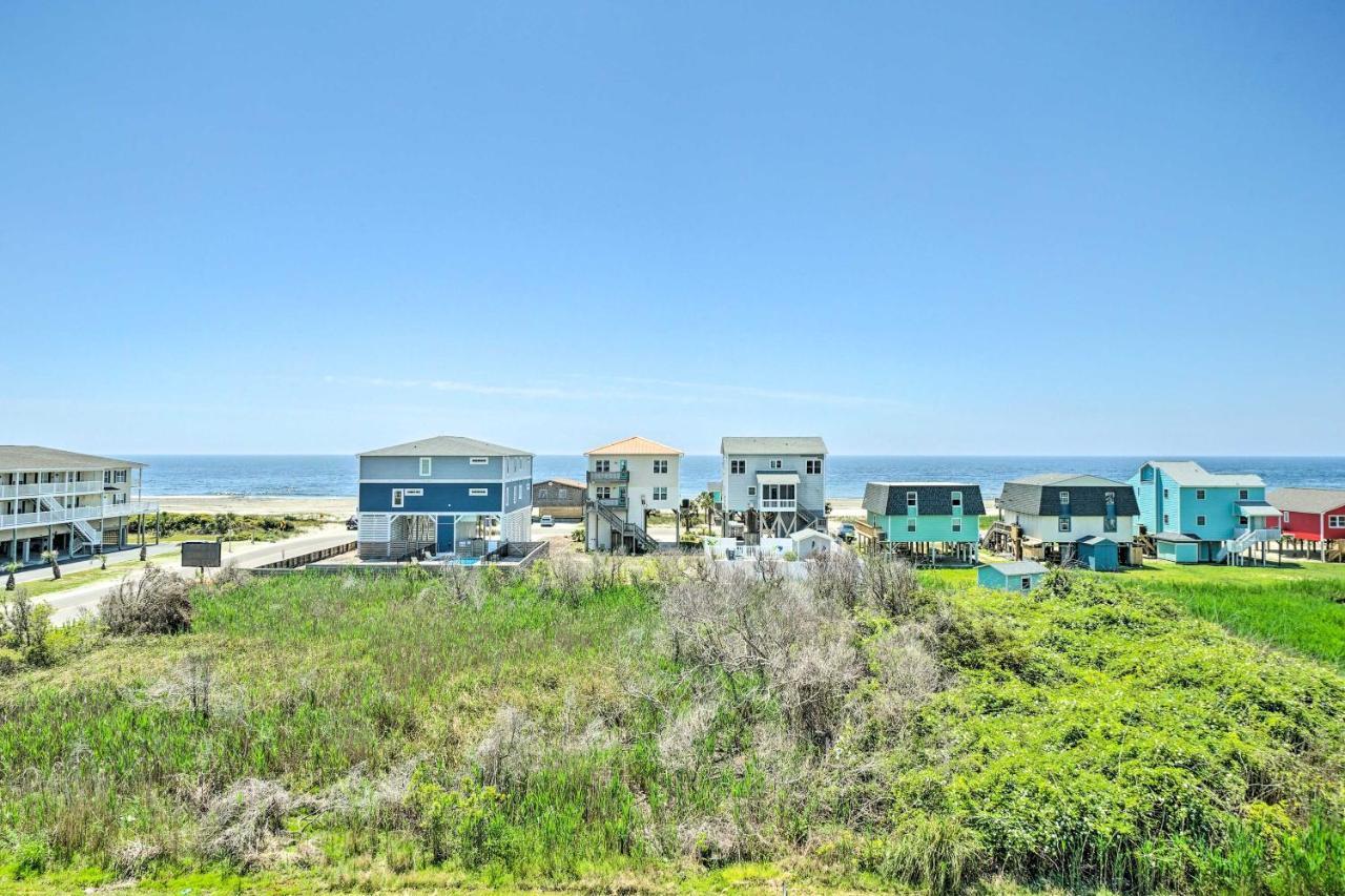 Ocean-View Oak Island Condo, 1 Block To Beach! المظهر الخارجي الصورة