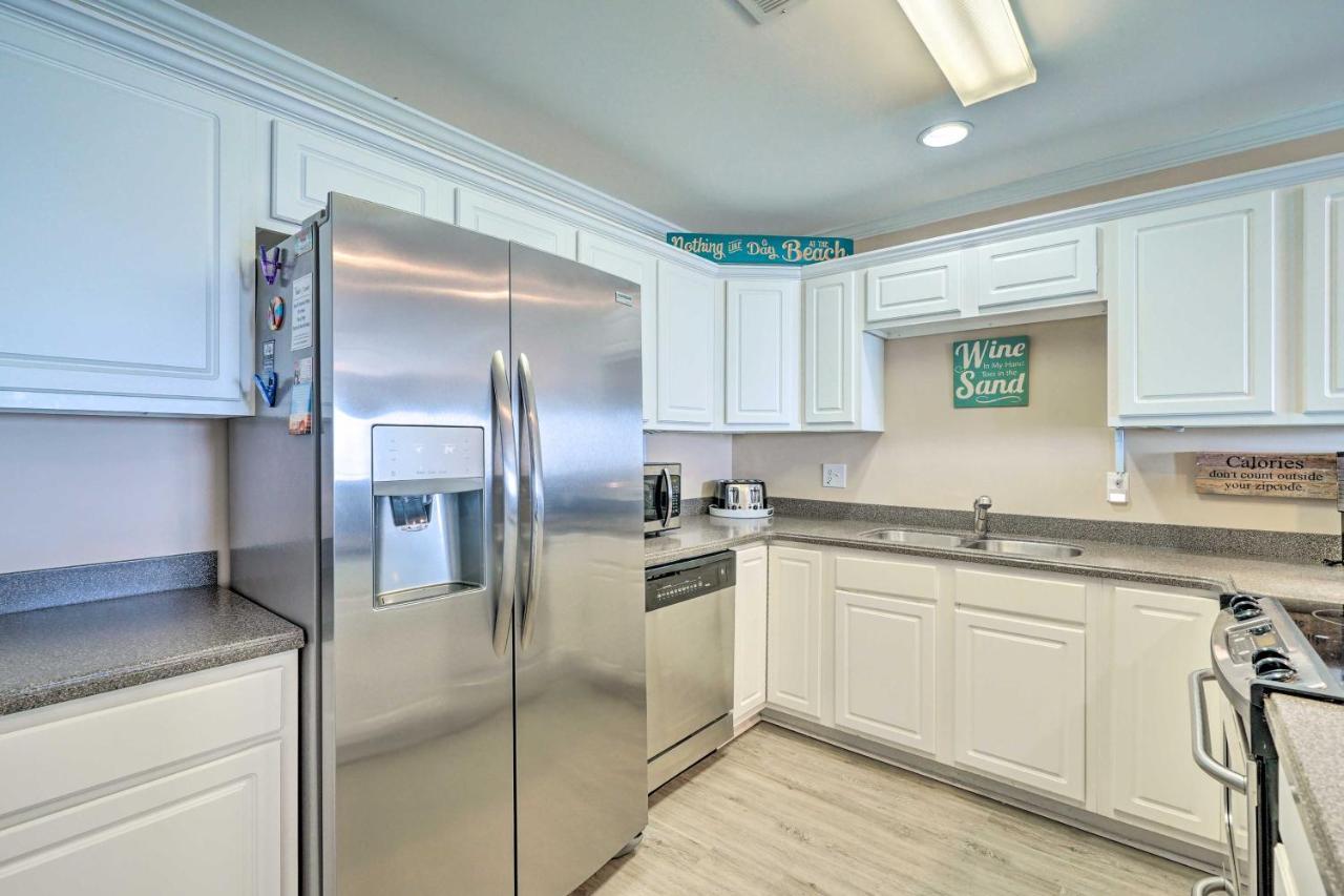 Ocean-View Oak Island Condo, 1 Block To Beach! المظهر الخارجي الصورة