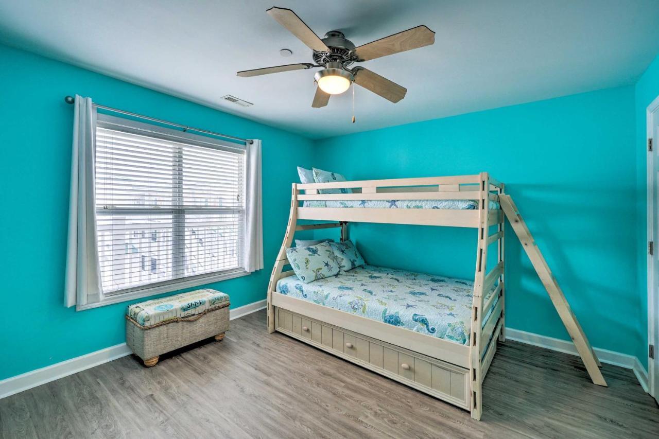 Ocean-View Oak Island Condo, 1 Block To Beach! المظهر الخارجي الصورة